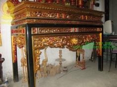 Bàn thờ gỗ cúng tổ tiên hiện đại