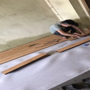 Sàn nhựa tại cầu giấy – Cấu tạo và ứng dụng sàn nhựa giả gỗ
