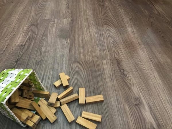 thi công sàn nhựa hèm khóa, sàn nhựa dán keo giá rẻ