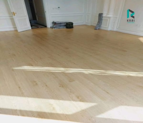 Thi Công Sàn Nhựa Giả Gỗ Hèm Khóa Uy Tín Chất Lượng