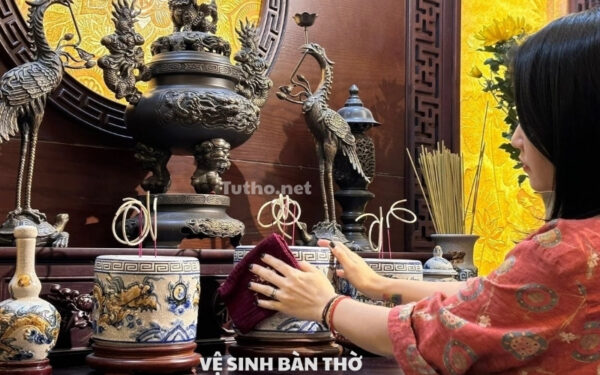 cách lau bảo quản bàn thờ